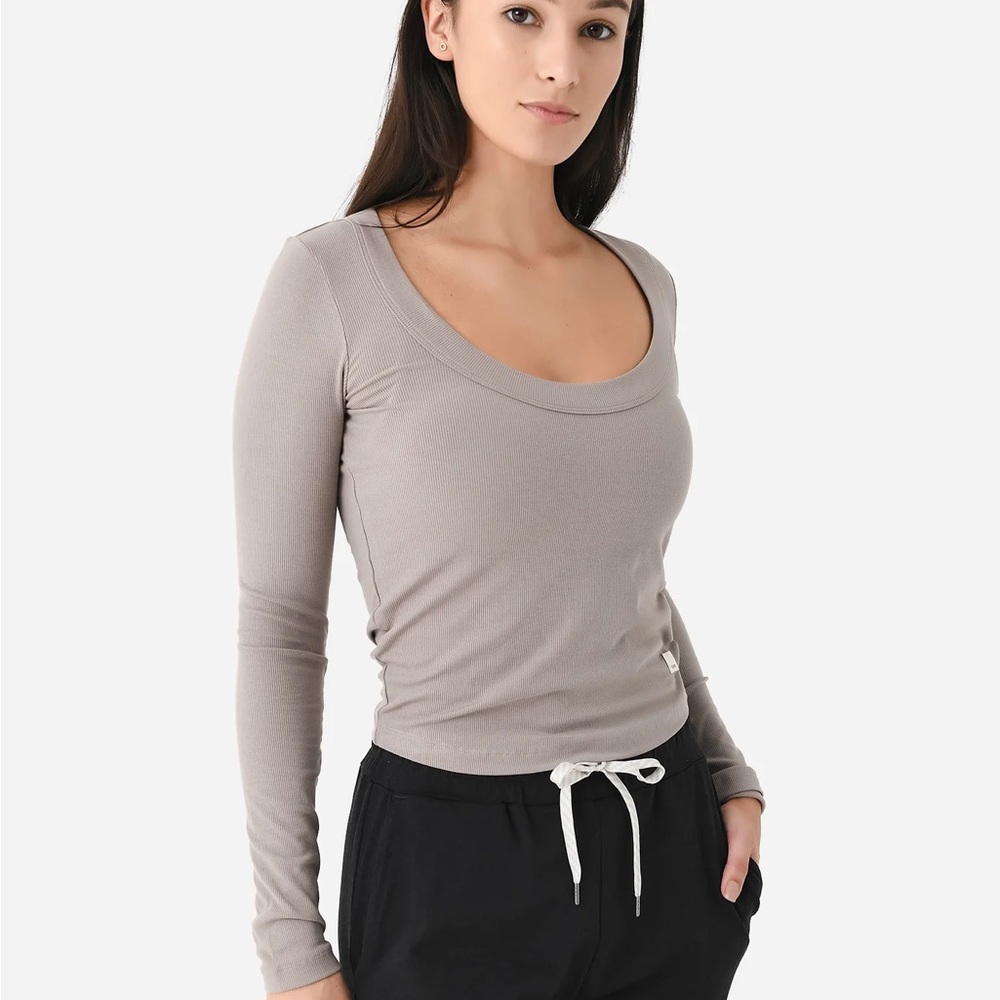Vuori pose long sleeve scoop neck tee xs